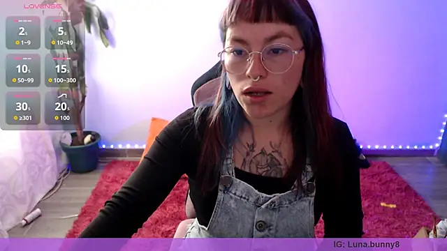 Snapshot of Nyxie8 chatting on 05-25-26, 08:04 Nyxie8 online show from 05-25-26, 08:04