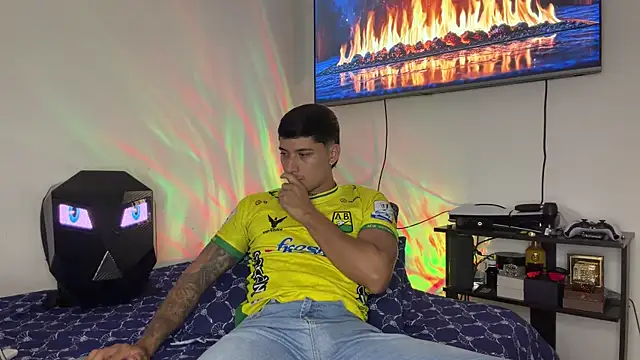 SexxxySquirterStev777 online show from 05-12-26, 12:35
