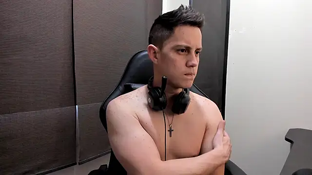 KendricTorres online show from 07-10-26, 01:47