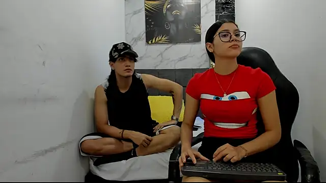 Snapshot of sweetauracouple chatting on 07-06-26, 03:03 sweetauracouple online show from 07-06-26, 03:03