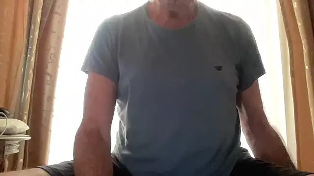 Snapshot of henrybull007 chatting on 06-16-26, 06:16 henrybull007 online show from 06-16-26, 06:16