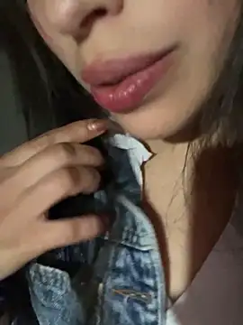 Yenifer 27 online show from 04-29-26, 11:55