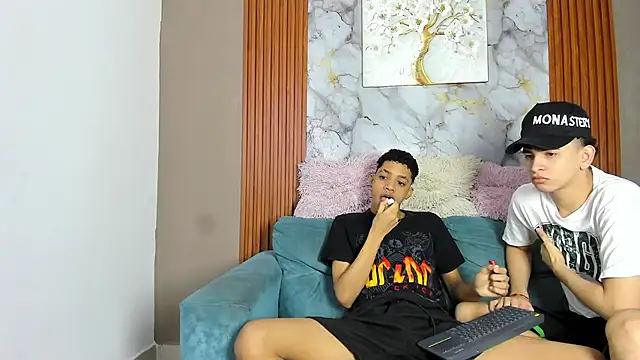 LOVE GUYS1 online show from 05-18-26, 01:17