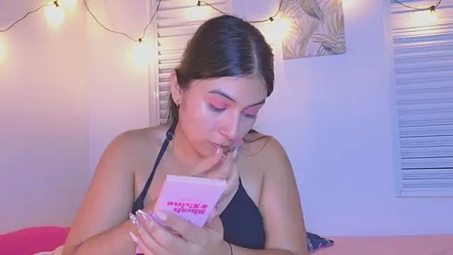 VictoriaaLopez online show from 06-10-26, 04:12
