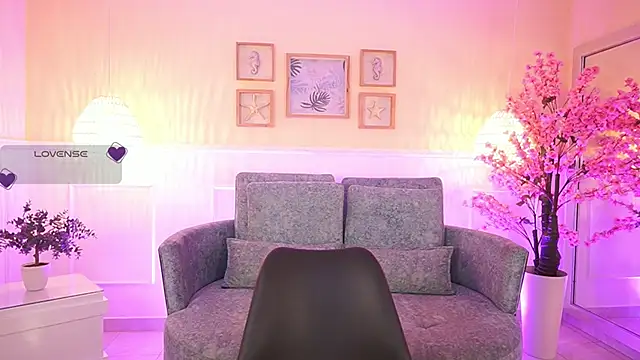 VioletJoness  online show from 05-11-26, 11:38
