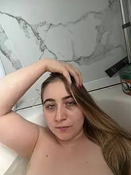 Snapshot of Taylormillie471 chatting on 05-08-26, 01:16 Taylormillie471 online show from 05-08-26, 01:16