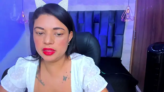 ChloeSmith9 online show from 05-19-26, 08:04
