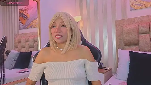 Snapshot of lilith_pink__ chatting on 05-22-26, 04:30 lilith pink online show from 05-22-26, 04:30