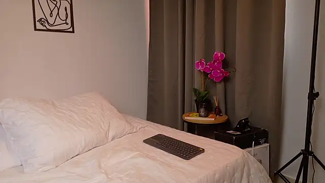Alanna L online show from 06-16-26, 01:58