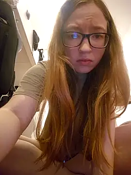 Snapshot of Freaky-Doll chatting on 06-22-26, 09:34 Freaky-Doll online show from 06-22-26, 09:34