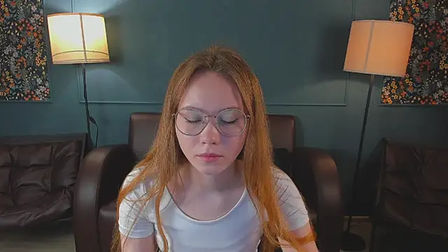FloraLarsson online show from 06-10-26, 03:29
