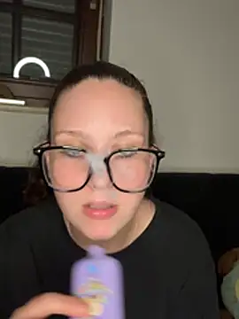 Snapshot of CuteBeaX chatting on 06-02-26, 06:43 CuteBeaX online show from 06-02-26, 06:43