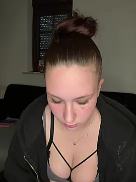 Snapshot of CuteBeaX chatting on 06-16-26, 07:05 CuteBeaX online show from 06-16-26, 07:05