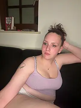 Snapshot of CuteBeaX chatting on 06-18-26, 08:02 CuteBeaX online show from 06-18-26, 08:02