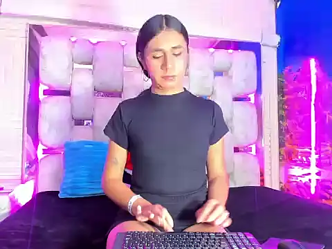 MahiaraHot online show from 05-18-26, 01:06