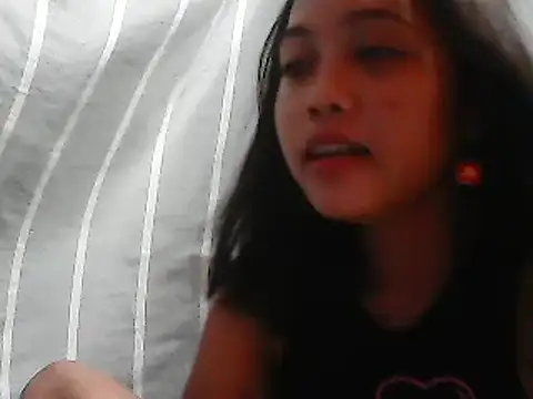 Snapshot of Yours_AsianPinayGirl18 chatting on 06-22-26, 06:43 Yours AsianPinayGirl18 online show from 06-22-26, 06:43
