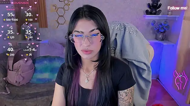 mia smoke  online show from 06-17-26, 02:07