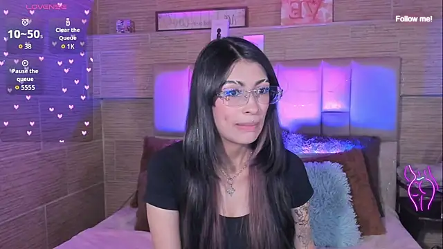 mia smoke  online show from 07-18-26, 01:32