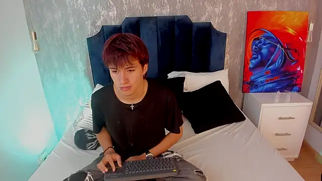 Liam Grayson  online show from 05-25-26, 12:33