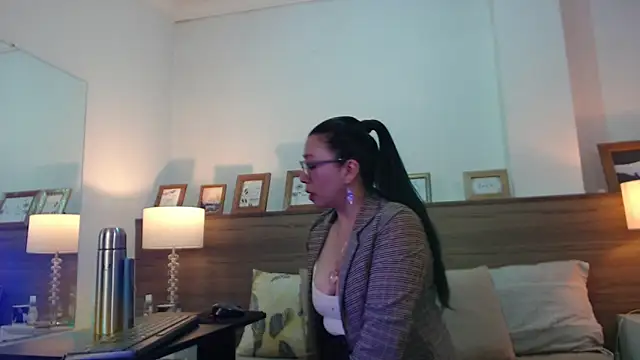 FranciscaVera online show from 06-09-26, 06:52