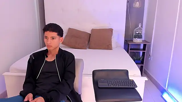 Alejo-and-Thiago online show from 05-19-26, 12:22