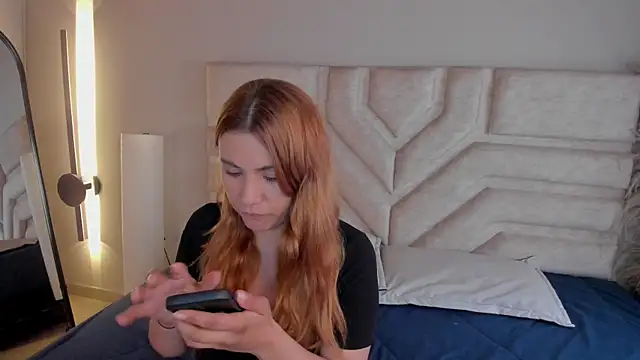 Snapshot of _zoe_3 chatting on 07-10-26, 12:52 zoe 3 online show from 07-10-26, 12:52