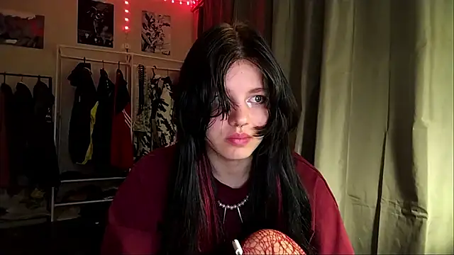 VeIvetLure online show from 05-18-26, 04:24