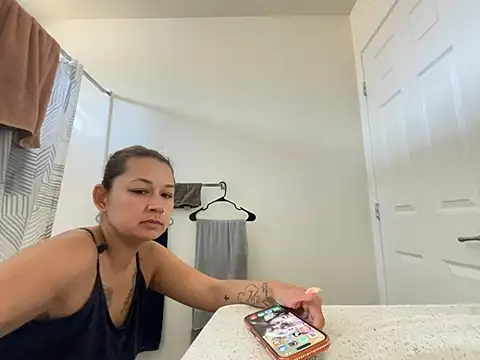 Baybeecakes online show from 05-19-26, 03:29