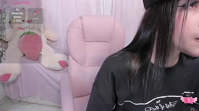 ShanelleDupont  online show from 06-14-26, 07:49