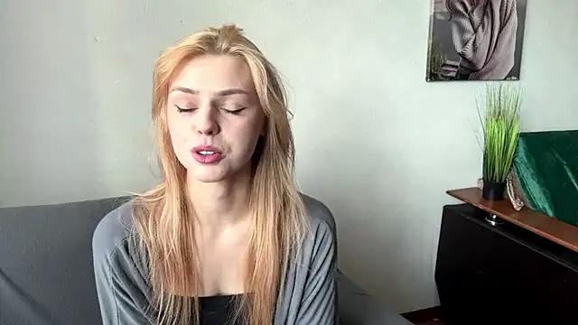 Snapshot of ScarlettRosy chatting on 05-28-26, 04:10 ScarlettRosy online show from 05-28-26, 04:10