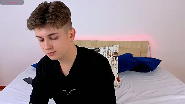 Miless Cooper online show from 05-23-26, 04:39