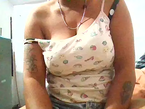 Snapshot of RubinaKhan6 chatting on 06-12-26, 04:17 RubinaKhan6 online show from 06-12-26, 04:17
