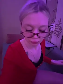 Snapshot of Velvet_Doll_ chatting on 05-06-26, 04:19 Velvet Doll online show from 05-06-26, 04:19