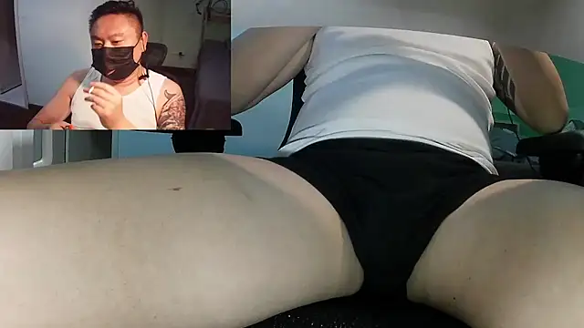 Snapshot of mrcake666 chatting on 05-20-26, 01:17 mrcake666 online show from 05-20-26, 01:17