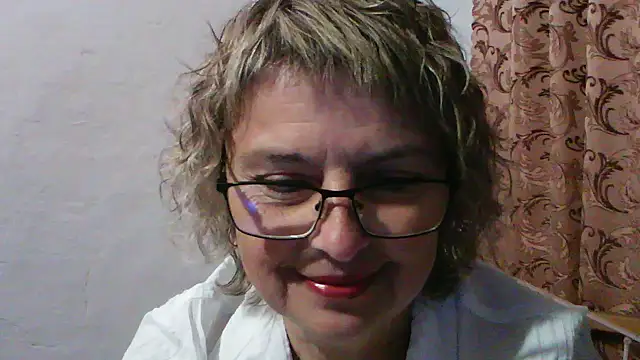 Snapshot of ElizabethGorden chatting on 06-17-26, 06:42 ElizabethGorden online show from 06-17-26, 06:42