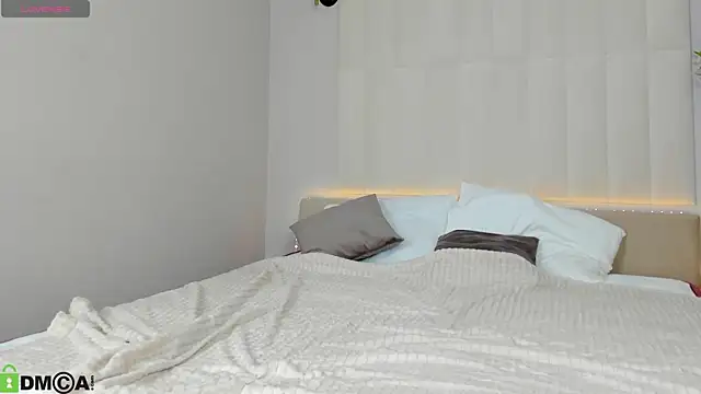 Snapshot of ZahabaGift chatting on 05-27-26, 01:57 ZahabaGift online show from 05-27-26, 01:57