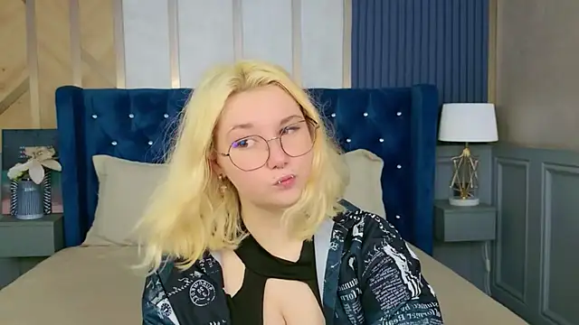 Cassey Well online show from 05-21-26, 03:41