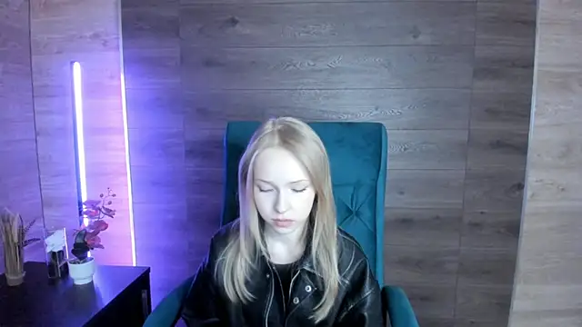 LovvieLov online show from 05-06-26, 09:03
