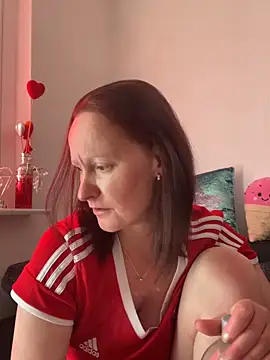 Snapshot of LindaLee90 chatting on 05-16-26, 10:36 LindaLee90 online show from 05-16-26, 10:36