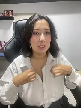 Snapshot of saramaSS chatting on 05-12-26, 03:58 saramaSS online show from 05-12-26, 03:58