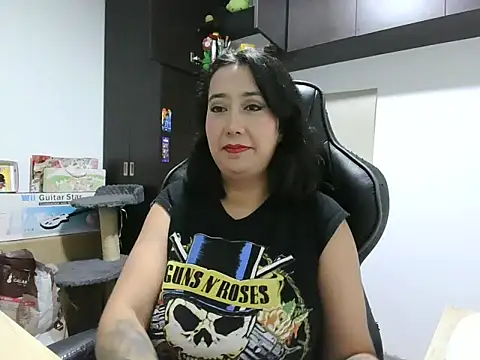Snapshot of saramaSS chatting on 05-26-26, 04:08 saramaSS online show from 05-26-26, 04:08
