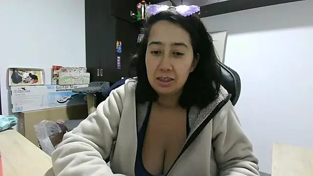Snapshot of saramaSS chatting on 05-31-26, 01:47 saramaSS online show from 05-31-26, 01:47