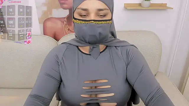 Snapshot of Salma_farouk chatting on 06-18-26, 03:18 Salma farouk online show from 06-18-26, 03:18
