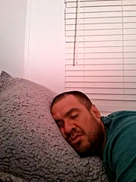 Snapshot of Almircorral2211 chatting on 07-12-26, 07:32 Almircorral2211 online show from 07-12-26, 07:32
