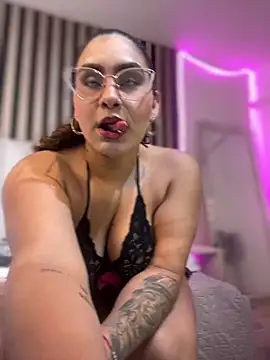 Snapshot of LiaDesire7 chatting on 05-16-26, 04:42 LiaDesire7 online show from 05-16-26, 04:42