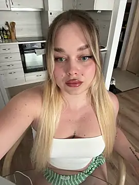 Snapshot of lilixcake chatting on 05-08-26, 01:27 lilixcake online show from 05-08-26, 01:27