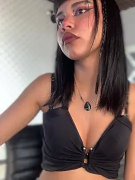 AntonellaCooper Pink online show from 05-16-26, 07:12