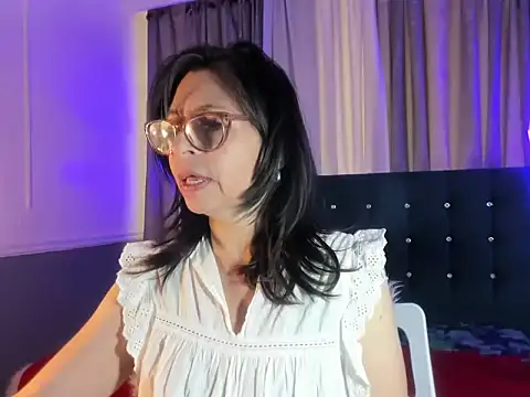 lena gray online show from 05-17-26, 01:51