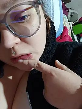 Candy1875 online show from 05-13-26, 03:59