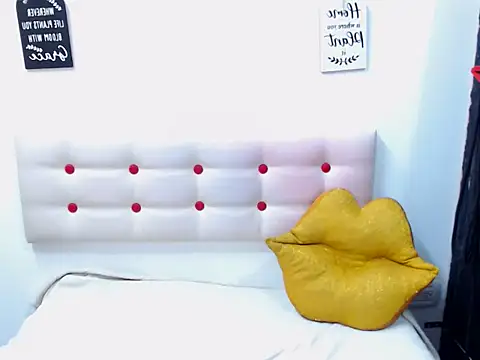 Snapshot of whitneynaugthyxxxx chatting on 06-20-26, 10:01 whitneynaugthyxxxx online show from 06-20-26, 10:01